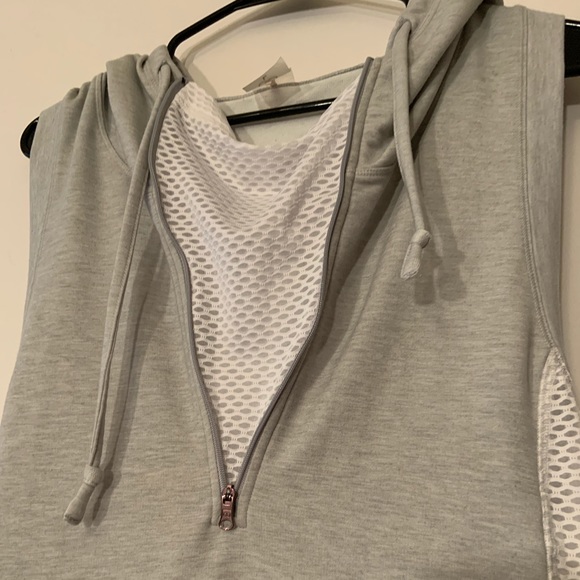 Super Cute Athletic Hoodie Tank☀️NEW☀️ - Picture 7 of 15